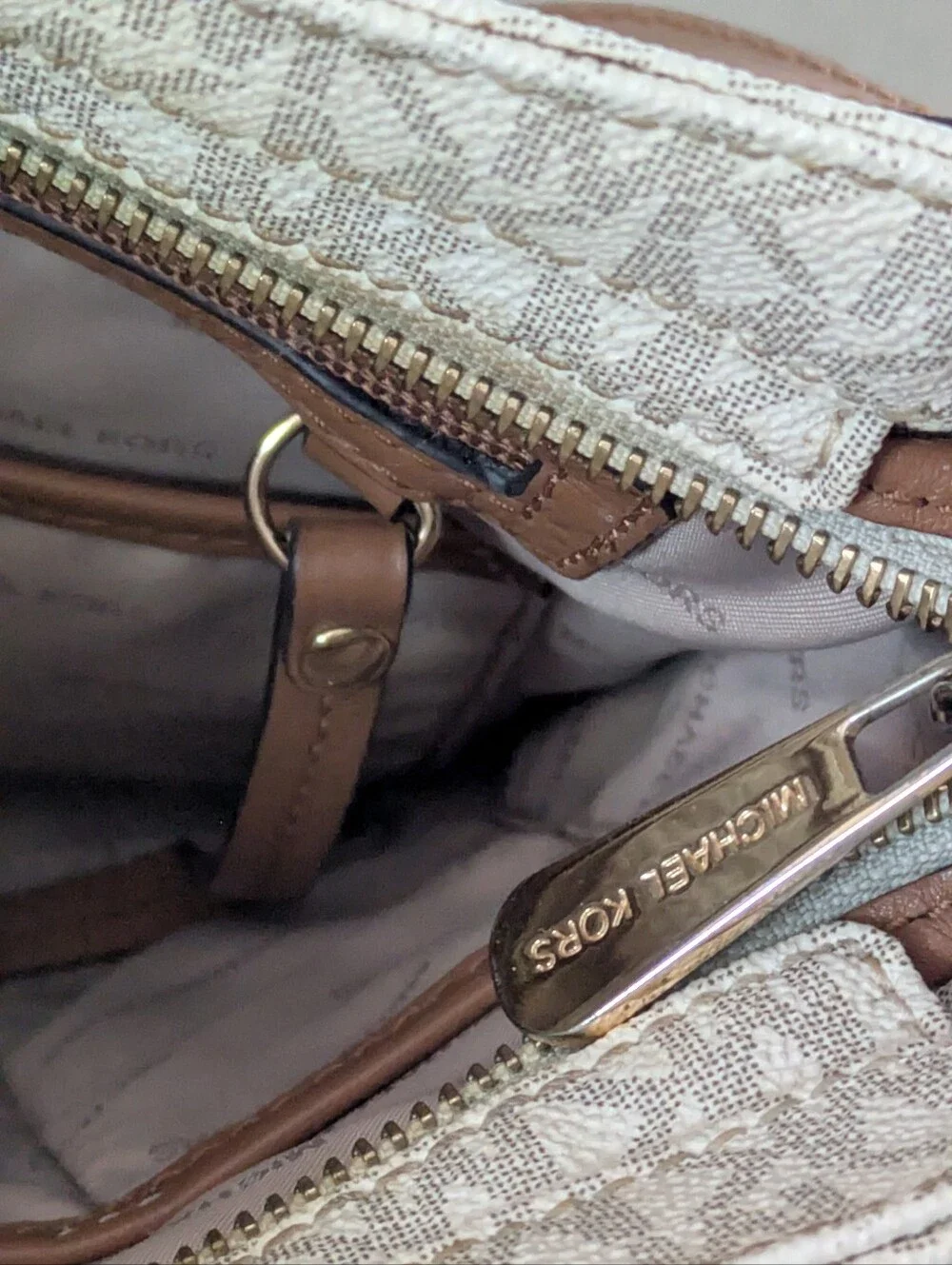 Michael Kors Jet Set Vanilla Signature Crossbody And Wallet